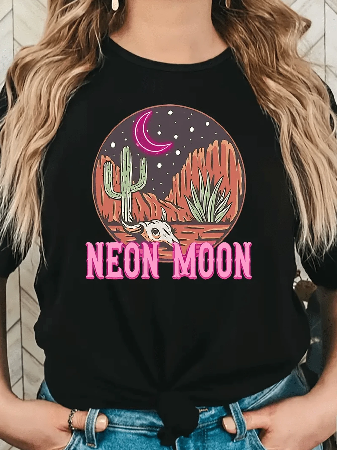 Women's Western Cactus And Pink Moon Pattern T-Shirt - Casual Round Neck Short Sleeve Top, Stretch Polyester Blend, Machine Washable - Perfect Choice For Spring And Summer - 黑色 - 查看 1