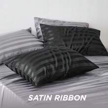 2 Packungen Luxuriöse Seiden-Satin gestreifte Kissenbezüge, schwarze 3cm Streifen Jacquard aus ultraweichem Polyester mit Umschlagverschluss, maschinenwaschbar, 80-85g/m², kühlender Komfort für Haar und Haut, Hotelbett-Qualität Kissenbezüge