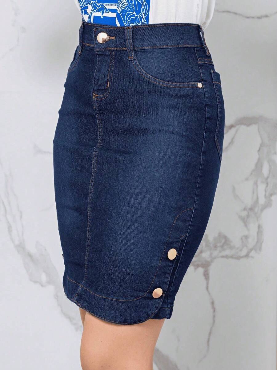 Saia jeans modelagem ajustada botão lateral barra
