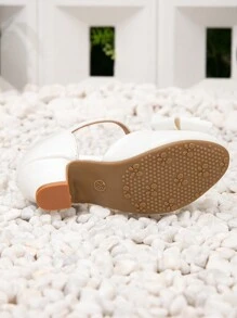 春夏新款女童正式礼服高跟鞋，儿童镂空粗跟鞋，儿童蝴蝶结镂空公主凉鞋 - 白色 - 查看 2