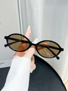 一副男女通用椭圆形全框太阳镜，休闲复古风格，适合搭配毛衣、牛仔裤、运动裤、连帽衫、夹克、连衣裙和长袖衬衫。