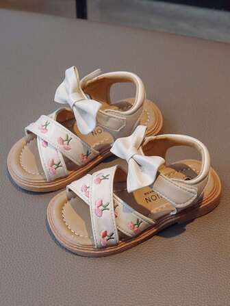 1 双女婴软底舒适休闲凉鞋