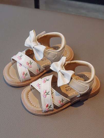 1 双女婴软底舒适休闲凉鞋