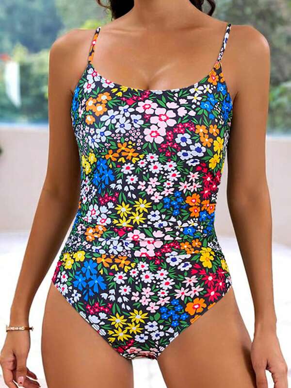 Eleganter Blumen-Badeanzug mit quadratischem Ausschnitt und Raffdetails - hoher Beinausschnitt, dehnbarer Stoff, abnehmbare Pads - perfekt für Strand und Poolseite