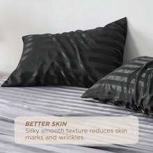 2 Packungen Luxuriöse Seiden-Satin gestreifte Kissenbezüge, schwarze 3cm Streifen Jacquard aus ultraweichem Polyester mit Umschlagverschluss, maschinenwaschbar, 80-85g/m², kühlender Komfort für Haar und Haut, Hotelbett-Qualität Kissenbezüge