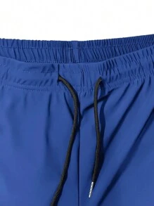 Quần short nam nhanh khô, có túi khóa kéo, chất liệu co giãn nhẹ, thoáng khí, có dây rút và chi tiết phản quang, thích hợp cho hoạt động ngoài trời mùa hè. - Xanh đậm - Xem 5