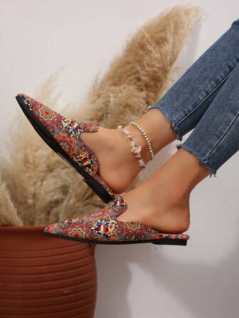 Höst 2025 Damtofflor med spetsiga tår, mockadekorerade loafers, eleganta mångsidiga platta skor med öppen rygg