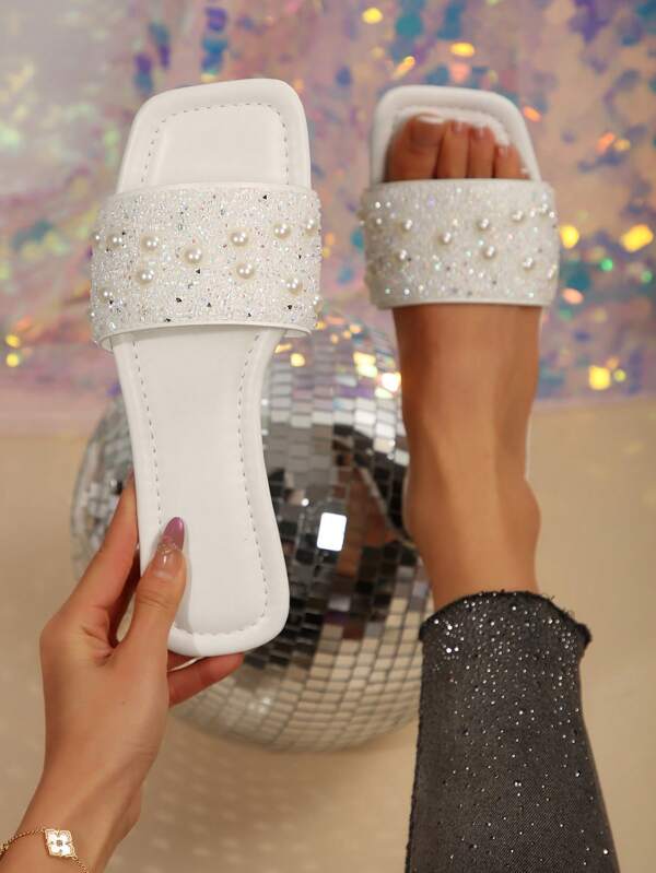 Sandálias femininas com decoração de strass e tiras, chinelos casuais versáteis e planos para áreas externas de plástico