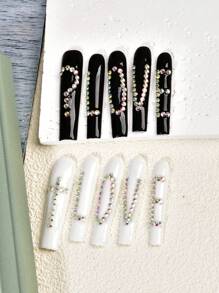10 件黑白超长手工按压指甲，适合派对和日常佩戴，3D 水钻，适合女孩的 LOVE 字母造型，易于佩戴 10 件 Y2K 超长手工按压指甲，闪亮的人造宝石，适合女孩和女士节日派对、情人节礼物和日常佩戴 - 黑與白 - 查看 1