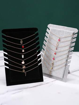 1 pieza/2 piezas Soporte de exhibición y almacenamiento en forma de llama para collares y colgantes, perfecto para regalos de Navidad, Acción de Gracias, Año Nuevo y San Valentín. Solución de almacenamiento de joyas elegante y funcional, ideal para la decoración del hogar y exhibiciones minoristas. Mejora tu colección de joyas con este organizador elegante. Excelente para mostrar tus collares y colgantes favoritos, manteniendo tus accesorios libres y de fácil acceso. Un imprescindible para entusiastas de la moda y buscadores de regalos.