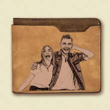 1 pieza Cartera personalizada para hombres, cartera con foto grabada/UV personalizada para hombres, regalos personalizados para hombres, regalo de San Valentín personalizables, 12.4 cm/4.88 pulgadas x 9.9 cm/3.90 pulgadas x 2.5 cm/0.98 pulgadas, 5 espacios para tarjetas, 2 colores marrón claro/marrón oscuro, UV/Color, grabado/blanco y negro, carteras de hombre, cartera para papá, regalos personalizados para hombres, regalos para hombres, novio, prometido, esposo, regalos de San Valentín, cumpleaños, aniversario para papá
