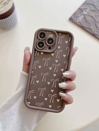 1 st. hjärtformat rosettdesignsfodral med kameraskydd, stötsäkert kaffebrunt telefonskal kompatibelt med 11 Pro Max/12 Pro Max/13 Pro Max/14 Pro Max/15 Pro Max/16 Plus/16 Pro Max, Galaxy A55/A15/S24 Ultra, Redmi, OPPO/Realme, VIVO, Infinix, Honor, OnePlus vattentätt, falltåligt, reptåligt