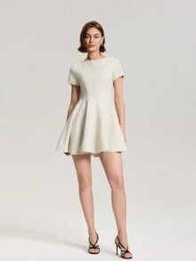 女士短袖褶皱简约短裙，休闲日常穿着