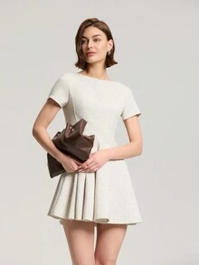 女士短袖褶皱简约短裙，休闲日常穿着