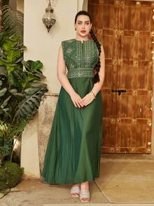 优雅刺绣串珠阿巴雅长袍，V领配腰带，修身端庄，传统沙特绿色长袍，2025年沙特国庆节最新设计 - 綠色 - 查看 6