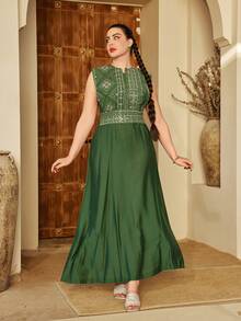 优雅刺绣串珠阿巴雅长袍，V领配腰带，修身端庄，传统沙特绿色长袍，2025年沙特国庆节最新设计 - 綠色 - 查看 7