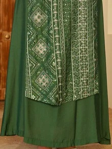 优雅刺绣串珠阿巴雅长袍，V领配腰带，修身端庄，传统沙特绿色长袍，2025年沙特国庆节最新设计 - 綠色 - 查看 5