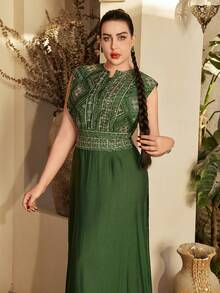 优雅刺绣串珠阿巴雅长袍，V领配腰带，修身端庄，传统沙特绿色长袍，2025年沙特国庆节最新设计 - 綠色 - 查看 9
