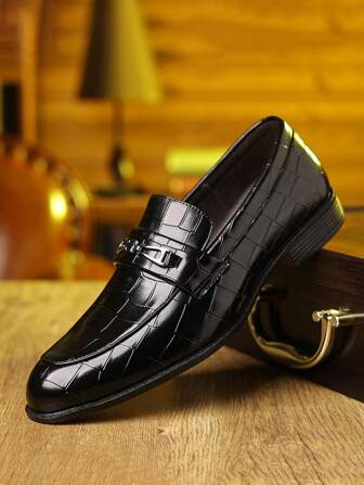 Scarpe in pelle da uomo e giovani con punta tonda stile britannico, punta affusolata, suola morbida, nuove scarpe casual business traspiranti e versatili
