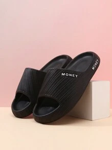 Sandalias de 2025 nuevas mujeres de plástico, suave base ligera, estilo deslizante para interior y exterior, secado rápido, correa abierta de los dedos, unicolor con textura y diseño de letra inglesa tallada