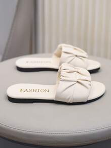 Summer New Round Toe Pleated Design Girls Outdoor Slippers, Fashionable And Generous, Solid Color Western Children Flat Sandals