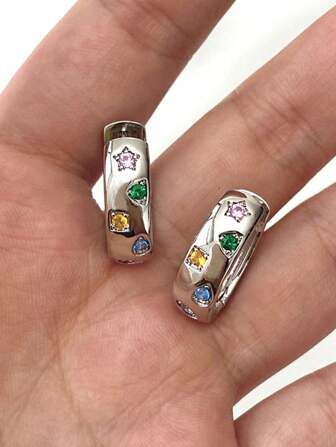 1 对时尚甜美风格彩色锆石星形耳钉，采用简约设计，适合女孩的日常佩戴和礼物，镀银铜耳环，独特酷炫的街头风格女士耳饰