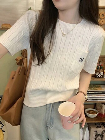 年轻女士刺绣休闲针织短袖