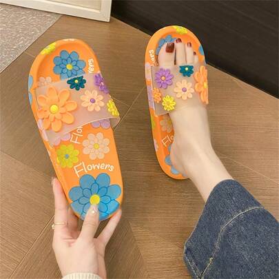 花朵装饰一脚蹬拖鞋，厚底柔软，时尚舒适，适合户外穿着