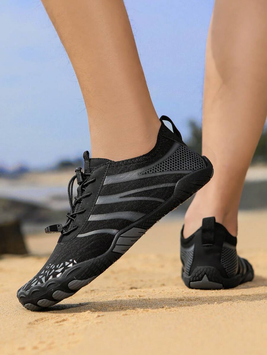 1 Pair Men's Fashion Water Shoes, Breathable & Comfortable For Water Sports, Beach, Boating, Fishing, Water Park, Adjustable Strap, Non-Slip Rubber Sole, Suitable For Outdoor Beach Walks, Seaside Parties, Park Cycling, Fitness Yoga - Black - View 1