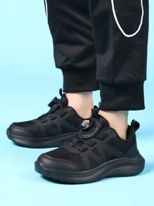 男孩轻便运动鞋，学生跳绳鞋，带透气网眼，旋转扣鞋带，户外运动和休闲鞋。适合所有季节，适合跑步、日常休闲和校园