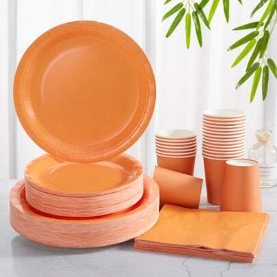 橙色一次性盘子和餐巾派对用品，适合 24 位客人，生日、婚礼、派对、家庭野餐的一次性纸盘和餐巾
