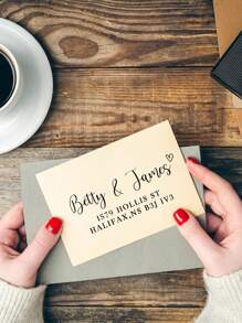 LICVIC 1 pezzo Timbro indirizzo personalizzato con testo, timbro indirizzo quadrato autoinchiostrante personalizzato, sigillo matrimoniale personalizzato, timbri anniversario autoinchiostranti personalizzati, timbri in gomma personalizzati, forniture per il ritorno a scuola, multifunzionale, elegante, di alta qualità, colorato, moderno, personalizzato, unico, regalo ideale per lui, regalo ideale per lei, fidanzato, papà, fidanzata, mamma, famiglia, amici, tea room, casa, giardino, ufficio, per anniversari, per San Valentino, per la Festa della Mamma, per compleanni, per la Festa del Papà, per lauree, per matrimoni, per il riscaldamento della casa, casa e vita, infesta la tua casa, rinfrescamento autunnale della casa, armonia domestica