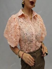 SPIRIT Blusa de manga media de mujer con manga estilo globo, tela organza troquelada de textura en forma de flores con botones y cuello estilo de camisa ligera, con estilo para temporada de calor, primavera verano, ideal para reuniones o oficina.