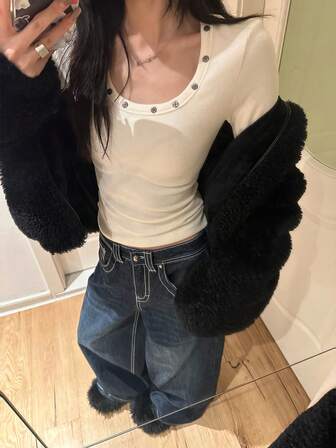 韩版铆钉装饰圆领长袖T恤，简约时尚休闲日常穿着