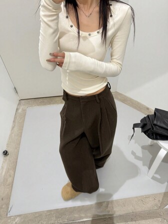 韩版铆钉装饰圆领长袖T恤，简约时尚休闲日常穿着