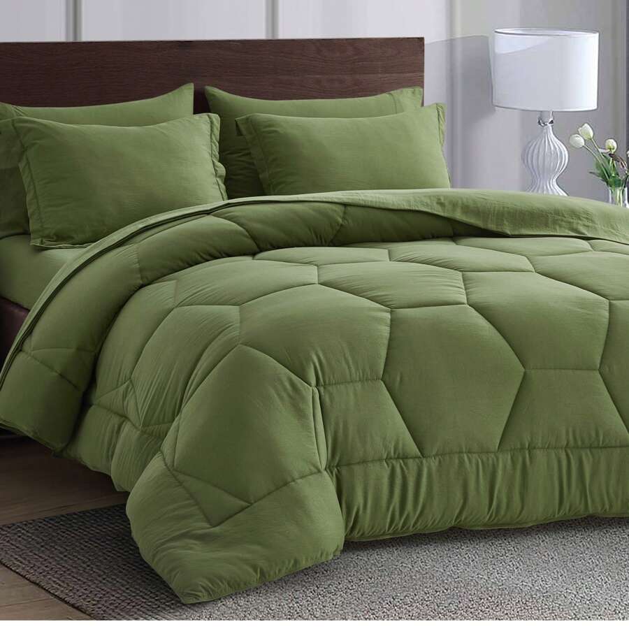 Juego de edredón Chezmoi Collection Rory de 3 piezas, edredón suave y ligero acolchado con diseño de triángulos en microfibra lavada a piedra para todas las estaciones - Verde Oliva - Ver 1