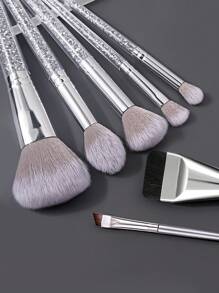11件套专业化妆刷套装：5支高级水钻手柄化妆刷、1支无痕粉底刷、1支超细眼线刷、4个美妆蛋。