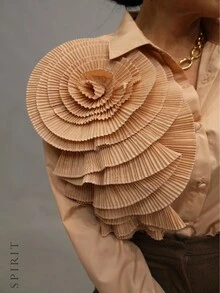 Camisa de mujer de manga larga con decoración de flor gigante en costado, unicolor, para toda ocasión, primavera, verano, otoño invierno, ideal para oficina o reuniones, aplicación en forma de flor del mismo color, tela suave. - Rosa - Ver 3