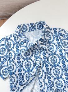 Set de 3 piezas (Camiseta + Camisa + Pantalones cortos) para niño pequeño para vacaciones, con estampado retro azul y blanco, atuendo casual de verano, adecuado para niños de 4 a 7 años, primavera/verano