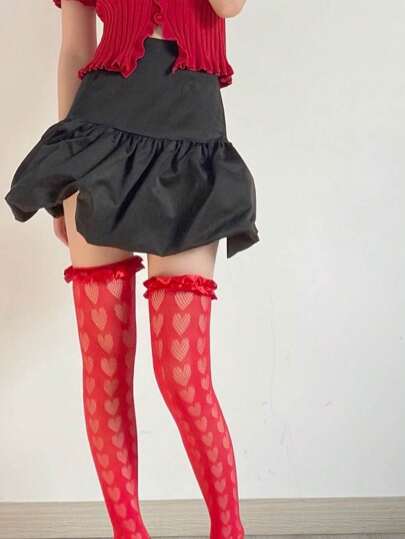 جوارب طويلة حتى الفخذ بشكل قلب أحمر جذاب، بتشطيب ساتان على الطراز الياباني مفرغ