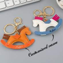 1 Stück personalisierter Leder Schlüsselanhänger mit Buchstabe, PU Leder Schaukelp ferd Schlüsselring, personalisiertes Geschenk zum Valentinstag, Abschluss, Geburtstag, Jahrestag, Vatertag, Muttertag, für den besten Freund, ihn/sie