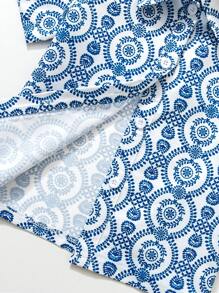 Set de 3 piezas (Camiseta + Camisa + Pantalones cortos) para niño pequeño para vacaciones, con estampado retro azul y blanco, atuendo casual de verano, adecuado para niños de 4 a 7 años, primavera/verano