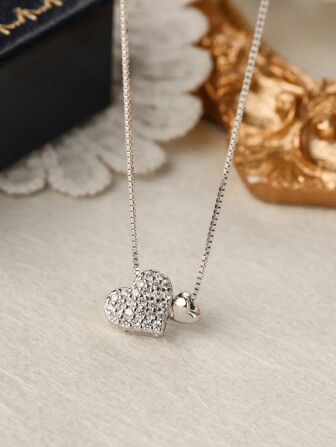 1 件 925 纯银镀铂金简约心形项链，精致独立设计颈链，随机盒装款式，送给好朋友的生日礼物