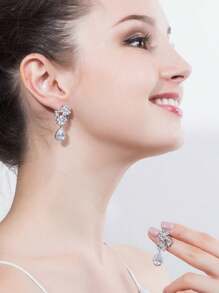 1 对优雅无穿孔夹式婚礼新娘花耳环，锆石水晶吊坠镀银珠宝配饰，适合婚礼、宴会、新娘派对、选美、舞会、女士、新娘、伴娘 - 1 Pair Clip On Earrings - 查看 3