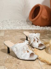 Diapositivas/Mules de tacón alto para primavera/verano con punta abierta, tira sexy, bordado floral de encaje vintage y brillo plateado