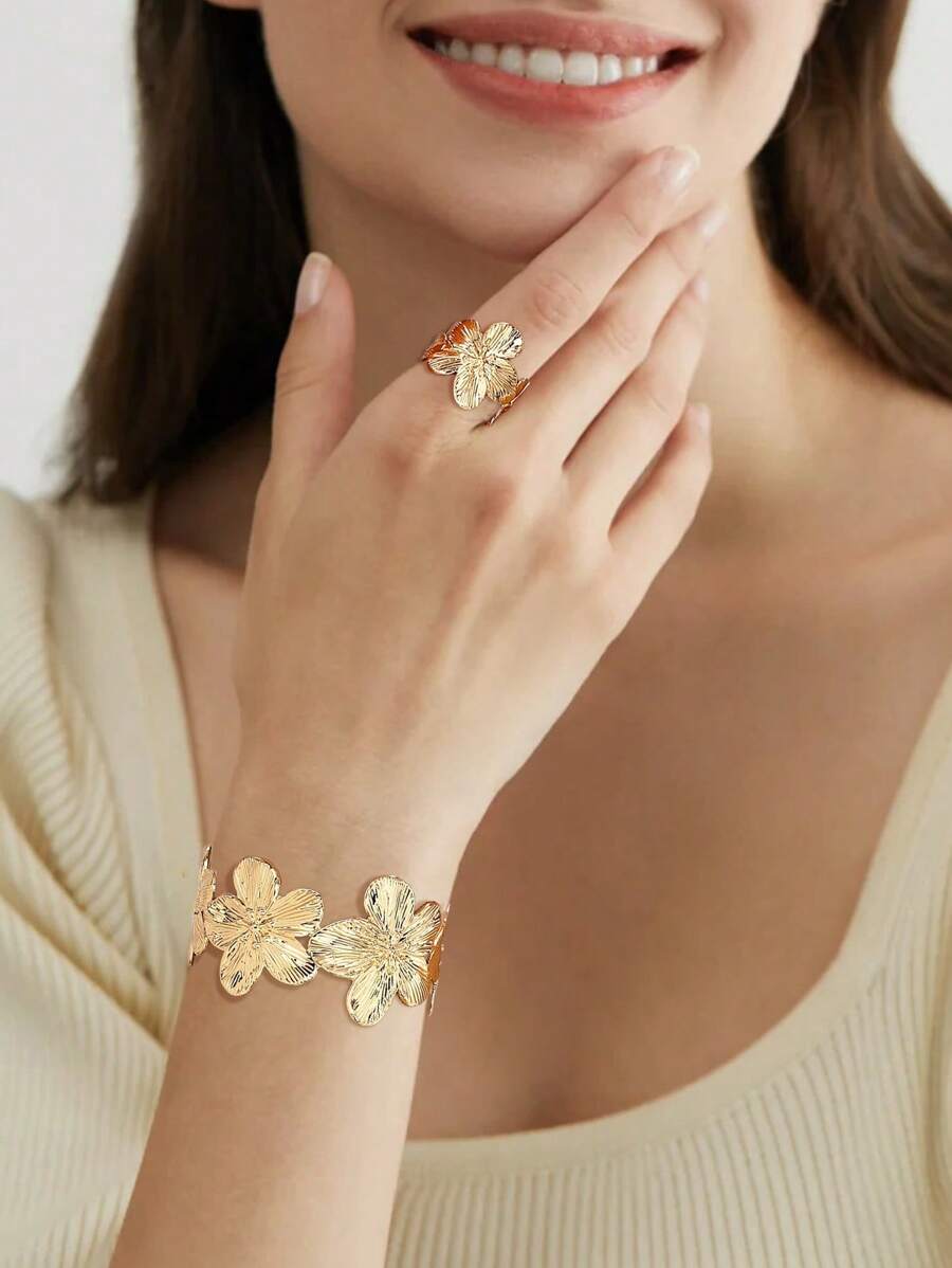 Set de 2 piezas de elegantes anillos anchos y gruesos con flores y pulseras de oro, adecuados para banquetes de señoras, fiestas y regalos festivos - Amarillo Oro - Ver 1
