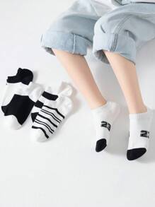 10 Pares de Meias de Algodão para Crianças, Meias Tipo Barco Listradas em Preto e Branco, Meias Casuais Versáteis e Respiráveis para Tornozelo, Feitas de Algodão Penteado para Uso Macio e Confortável, Adequadas para Volta às Aulas e Uso Diário