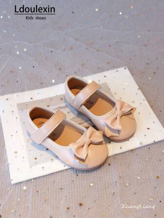 新款女童皮鞋，简约蝴蝶结设计，柔软防滑鞋底，儿童平底鞋带钩环，穿脱方便，百搭休闲日常穿着