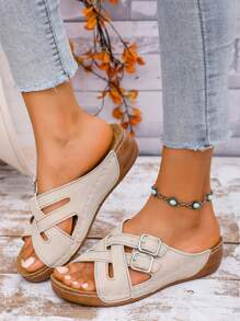 Nowe damskie sandały z okrągłym noskiem i grubym dnem, na koturnie, antypoślizgowe, lekkie, wsuwane, z krzyżującym się paskiem, tkana metalowa klamra, wydrążona cholewka, modne i uniwersalne, odpowiednie do codziennego noszenia, na plażę, imprezę, dojazdy do pracy - Beżowy - Zobacz 1