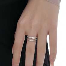 Eleganter Sterling Silber Damen Manschettenring, verstellbares offenes Kreuz-Band mit synthetischem kubischen Zirkonia, Resort-Stil Urlaubsgeschenk, platiniert, perfekt für den täglichen Gebrauch, Feiertage, Valentinstag - passend für alle Jahreszeiten